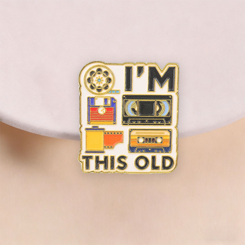 I'm This Old Badge Cartoon Ret - Reel Bag recension och pris
