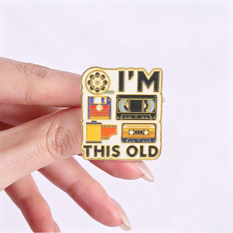 I'm This Old Badge Cartoon Ret - Reel Bag recension och pris